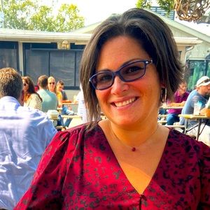 MEET YOUR POSHER - I’m Tara 💛